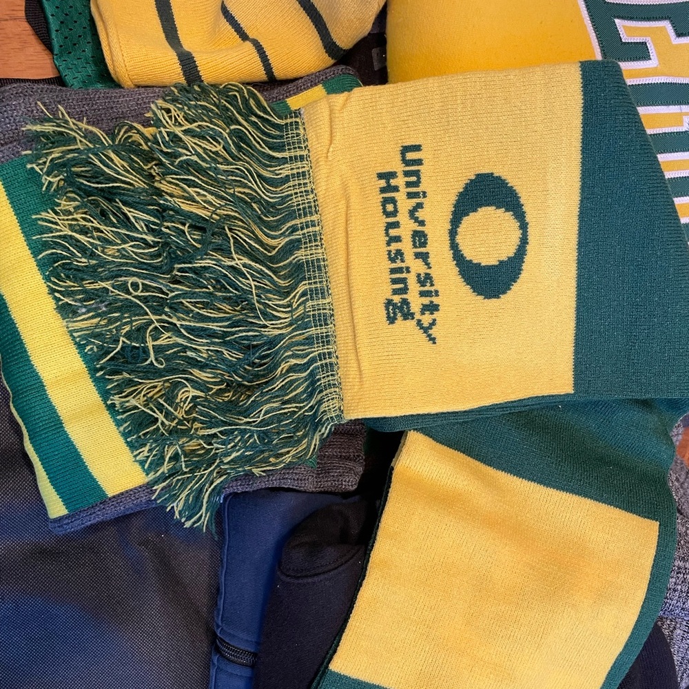 University of Oregon housing scarf NEW